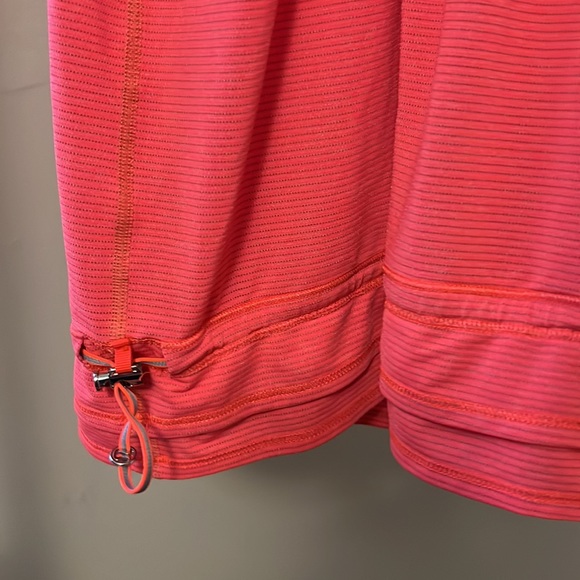 Lululemon Run Back on Track Tank. Size 6 - Picture 9 of 11